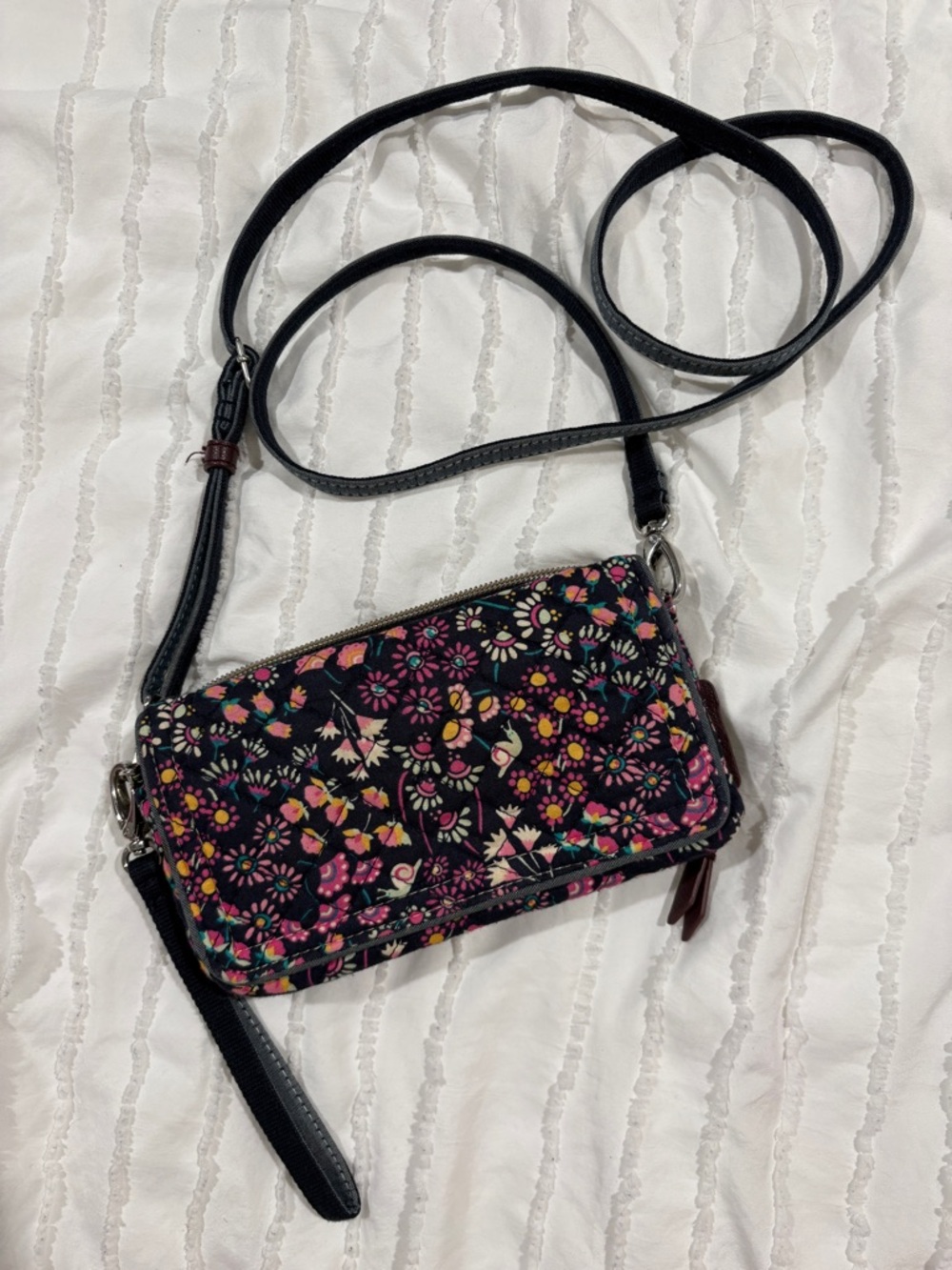 Vera Bradley Petite Garden Crossbody / Wristlet Navy